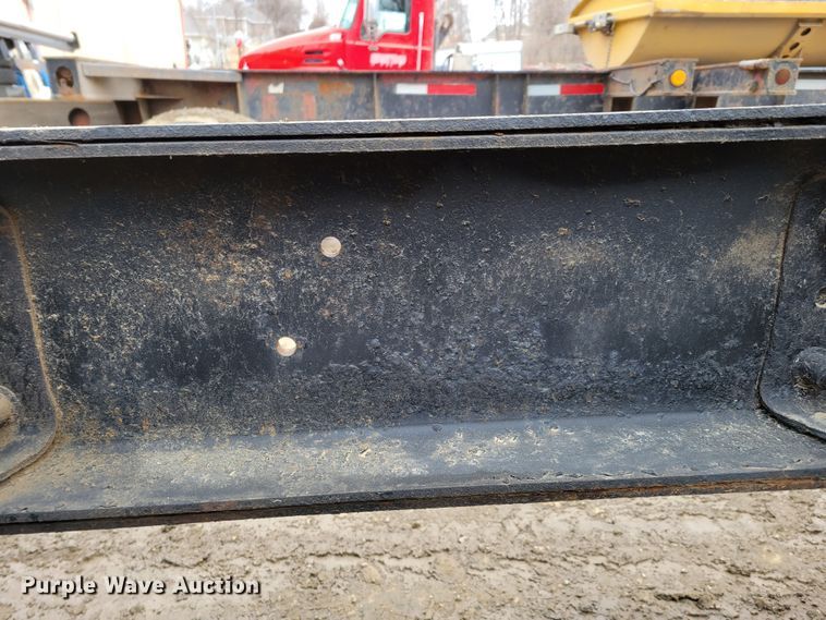 image for item DO4198 2005 International 7400  truck cab and chassis