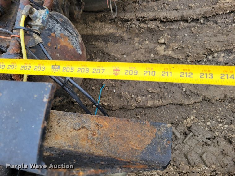 image for item DO4198 2005 International 7400  truck cab and chassis