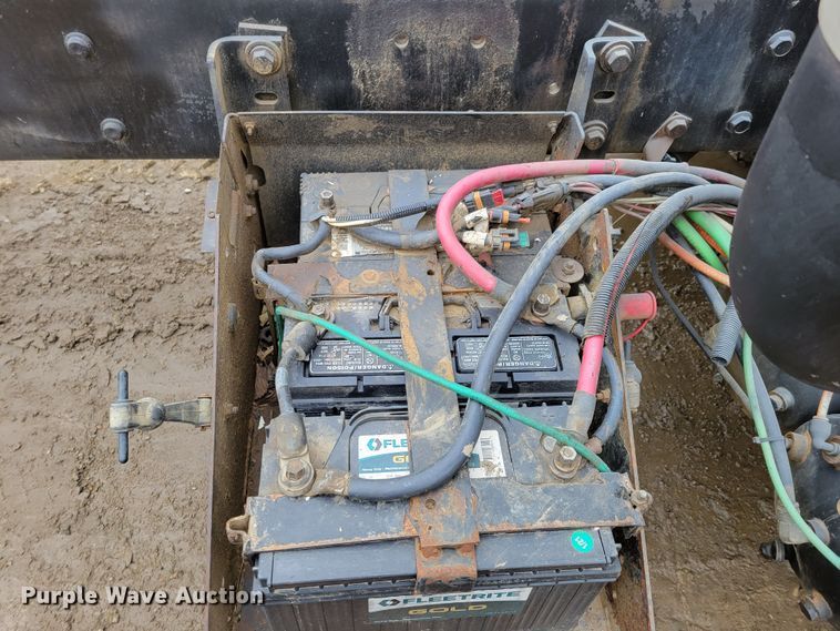 image for item DO4198 2005 International 7400  truck cab and chassis