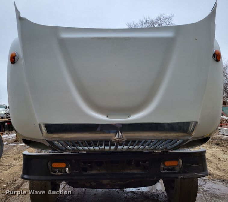 image for item DO4198 2005 International 7400  truck cab and chassis