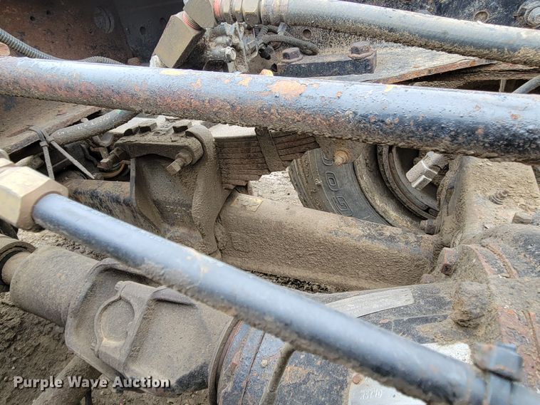 image for item DO4198 2005 International 7400  truck cab and chassis