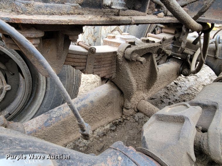 image for item DO4198 2005 International 7400  truck cab and chassis