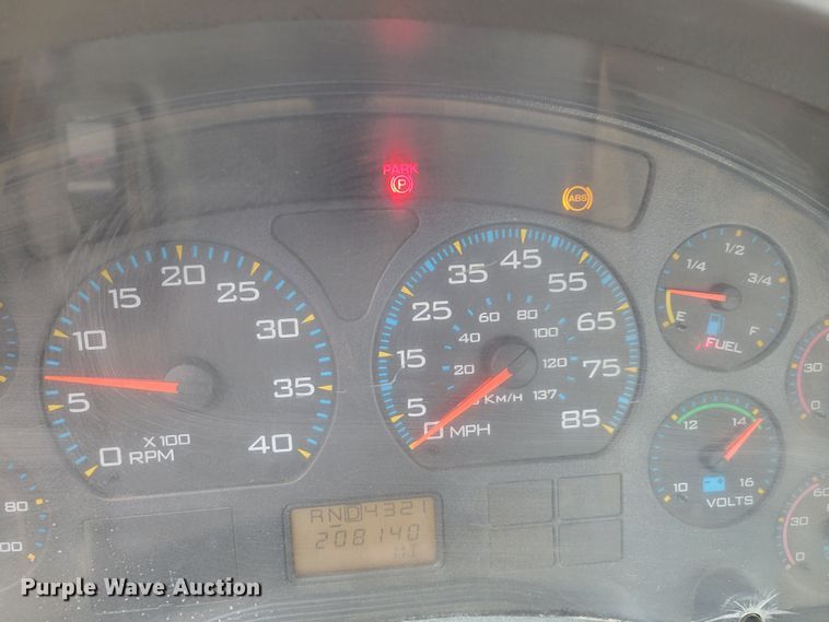 image for item DO4198 2005 International 7400  truck cab and chassis