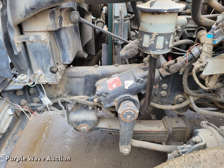 image for item DO4198 2005 International 7400  truck cab and chassis