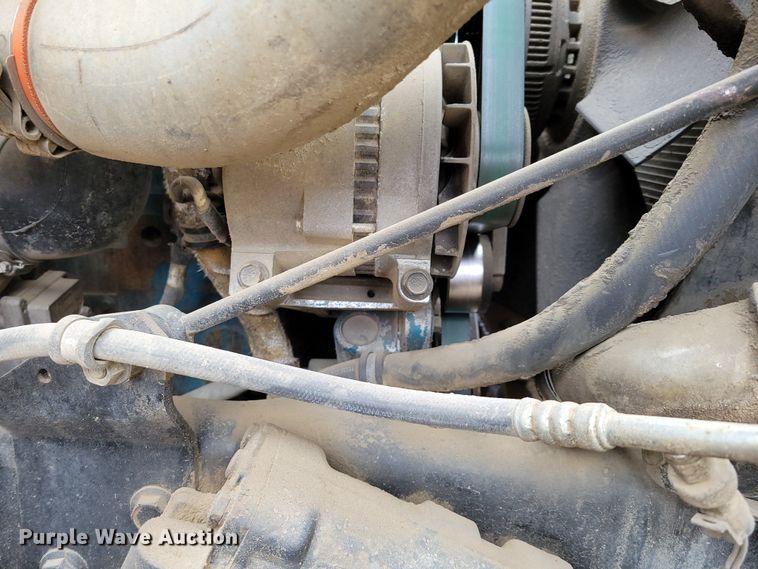 image for item DO4198 2005 International 7400  truck cab and chassis