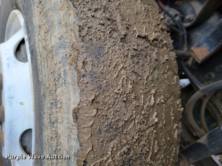 image for item DO4198 2005 International 7400  truck cab and chassis