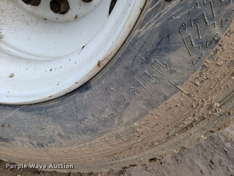 image for item DO4198 2005 International 7400  truck cab and chassis