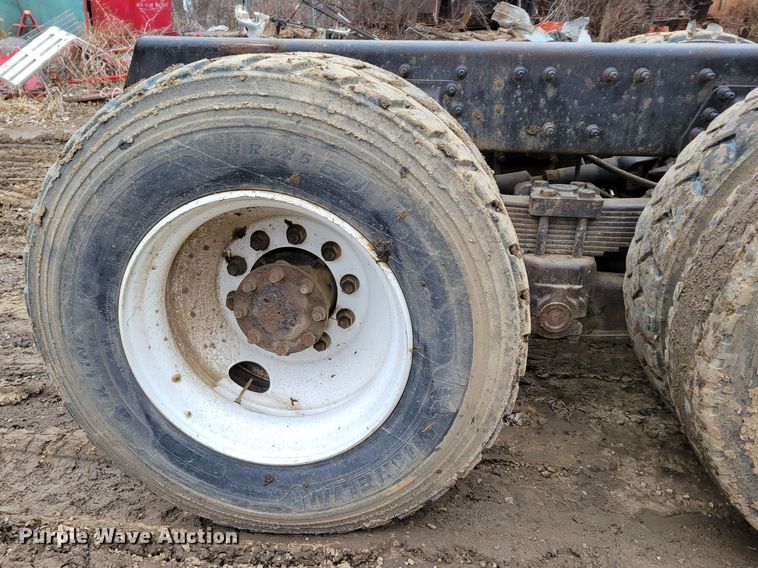 image for item DO4198 2005 International 7400  truck cab and chassis