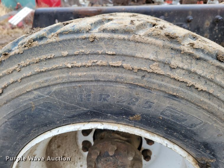 image for item DO4198 2005 International 7400  truck cab and chassis