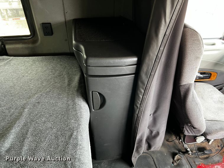 image for item DQ1994 2008 International ProStar  semi truck