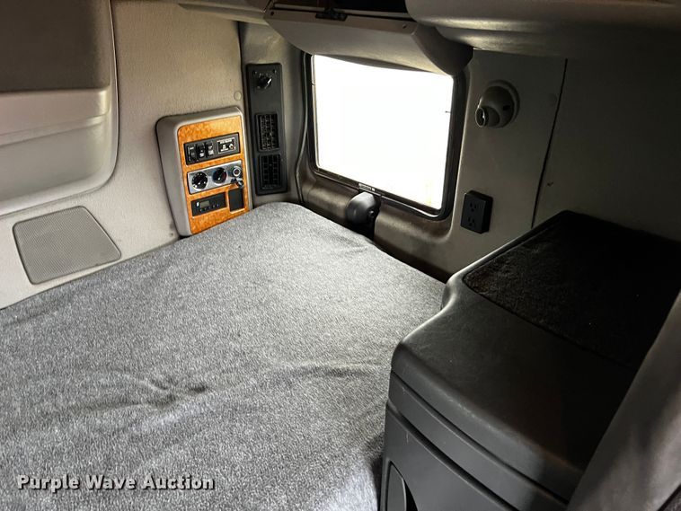 image for item DQ1994 2008 International ProStar  semi truck