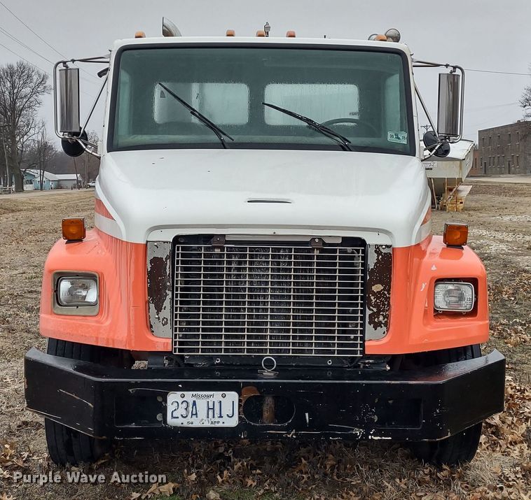 image for item DR8179 1997 Freightliner FL80  truck cab and chassis