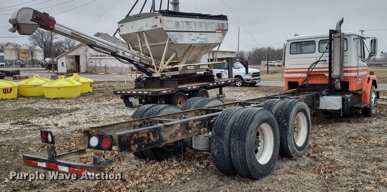 image for item DR8179 1997 Freightliner FL80  truck cab and chassis