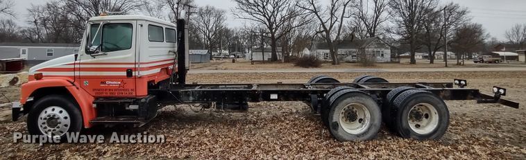 image for item DR8179 1997 Freightliner FL80  truck cab and chassis