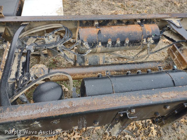 image for item DR8179 1997 Freightliner FL80  truck cab and chassis