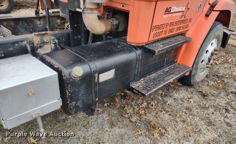 image for item DR8179 1997 Freightliner FL80  truck cab and chassis