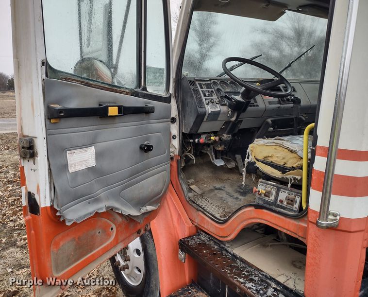 image for item DR8179 1997 Freightliner FL80  truck cab and chassis