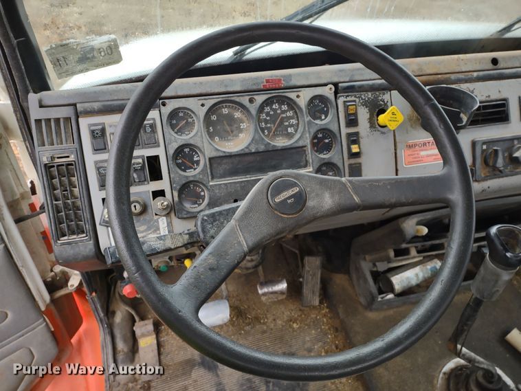 image for item DR8179 1997 Freightliner FL80  truck cab and chassis