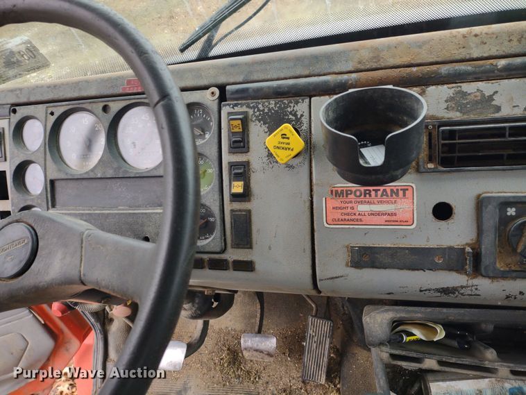 image for item DR8179 1997 Freightliner FL80  truck cab and chassis