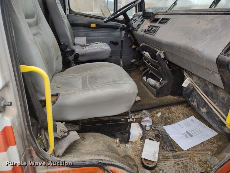 image for item DR8179 1997 Freightliner FL80  truck cab and chassis