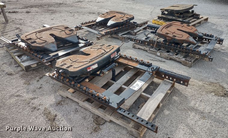 image for item DR8236 (5) Fontaine fifth wheel plates