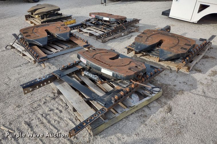 image for item DR8236 (5) Fontaine fifth wheel plates