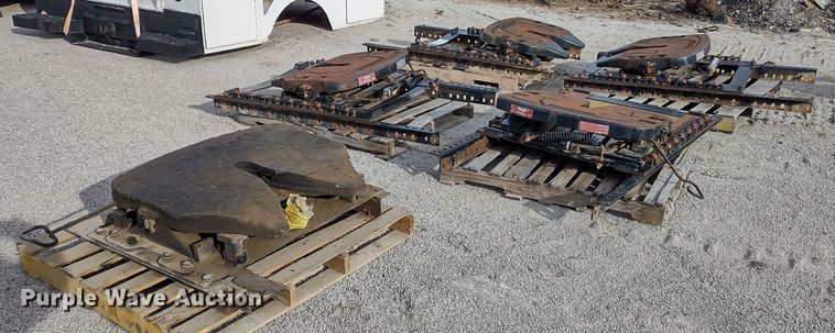 image for item DR8236 (5) Fontaine fifth wheel plates