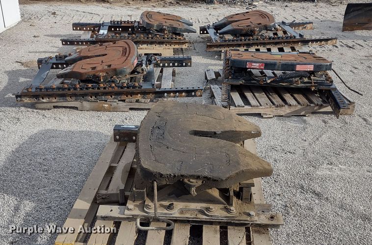 image for item DR8236 (5) Fontaine fifth wheel plates