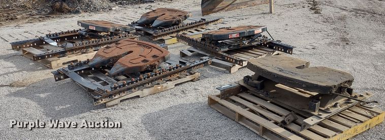 image for item DR8236 (5) Fontaine fifth wheel plates