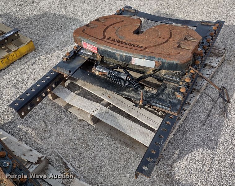 image for item DR8236 (5) Fontaine fifth wheel plates