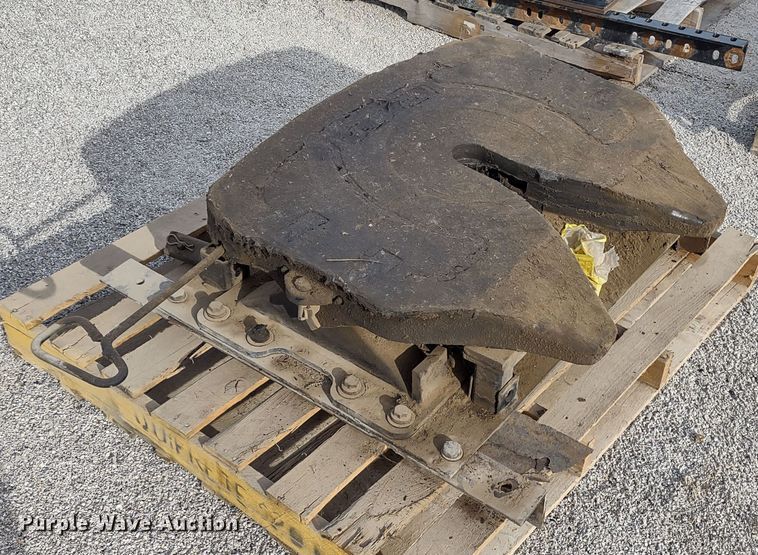 image for item DR8236 (5) Fontaine fifth wheel plates