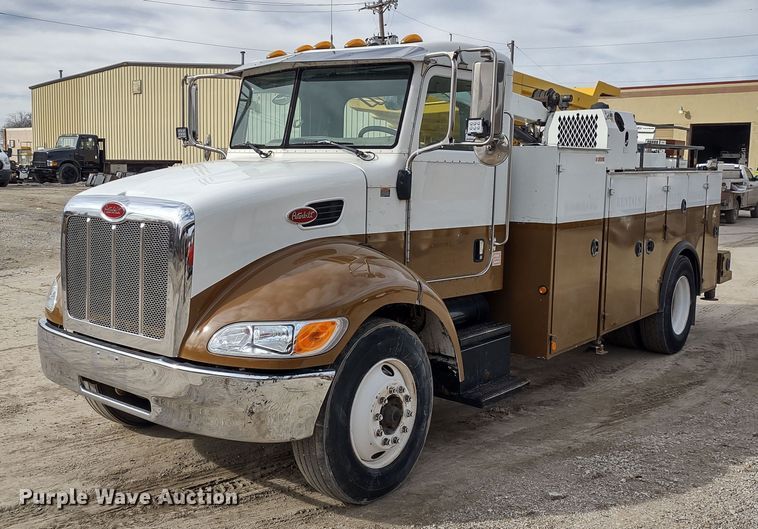 image for item DR8240 2006 Peterbilt 335 utility / service truck