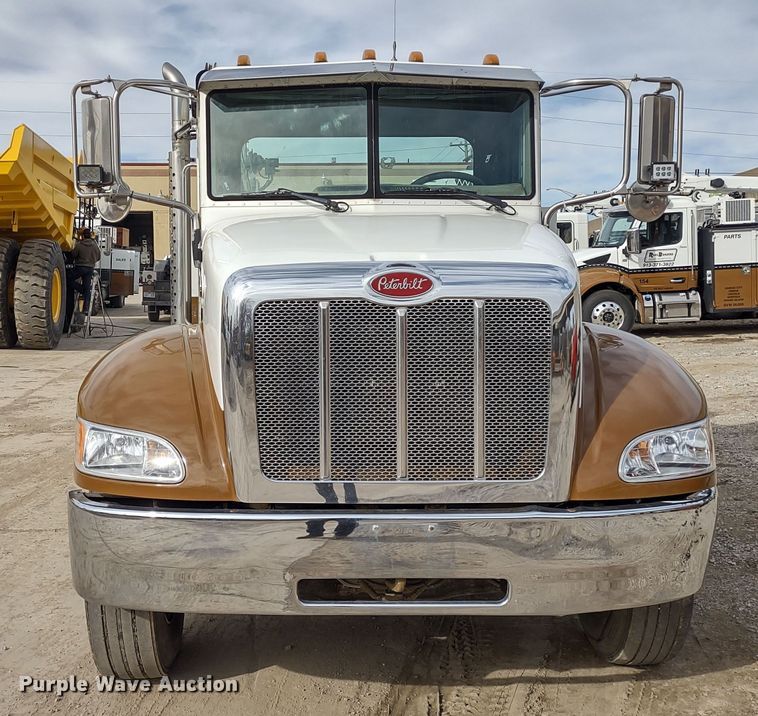 image for item DR8240 2006 Peterbilt 335 utility / service truck