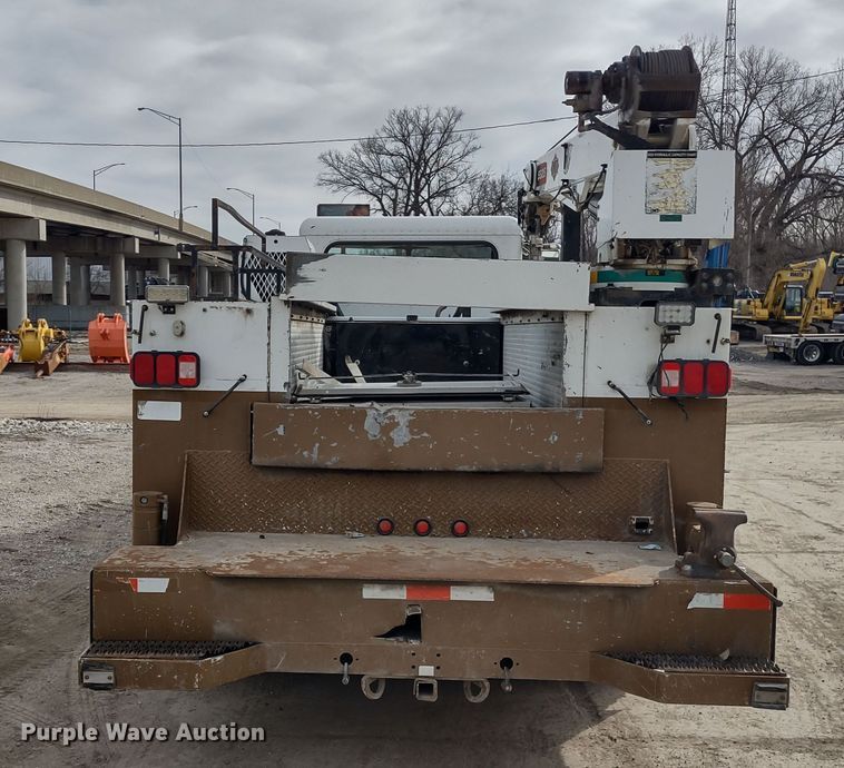 image for item DR8240 2006 Peterbilt 335 utility / service truck