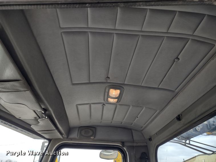 image for item DR8240 2006 Peterbilt 335 utility / service truck