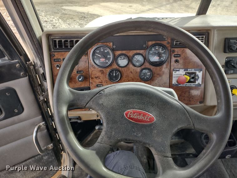 image for item DR8240 2006 Peterbilt 335 utility / service truck