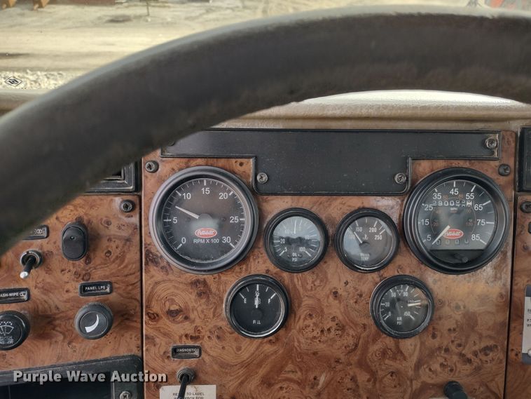 image for item DR8240 2006 Peterbilt 335 utility / service truck