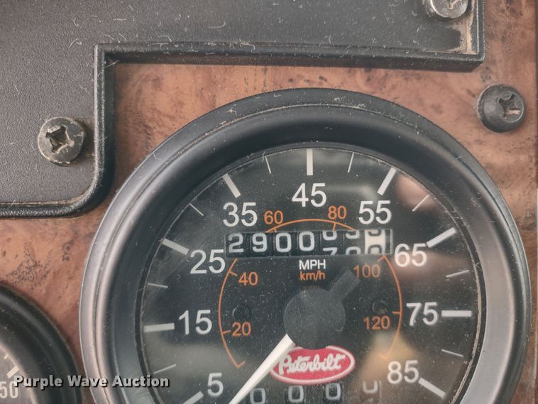 image for item DR8240 2006 Peterbilt 335 utility / service truck