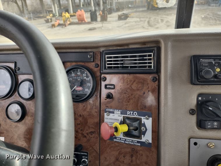 image for item DR8240 2006 Peterbilt 335 utility / service truck