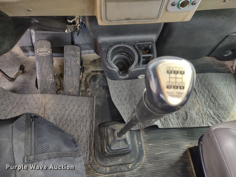 image for item DR8240 2006 Peterbilt 335 utility / service truck