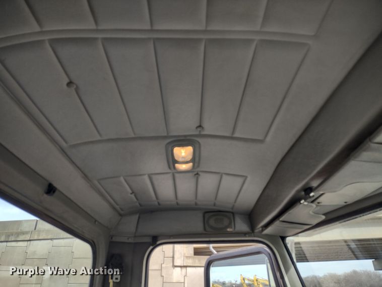 image for item DR8240 2006 Peterbilt 335 utility / service truck