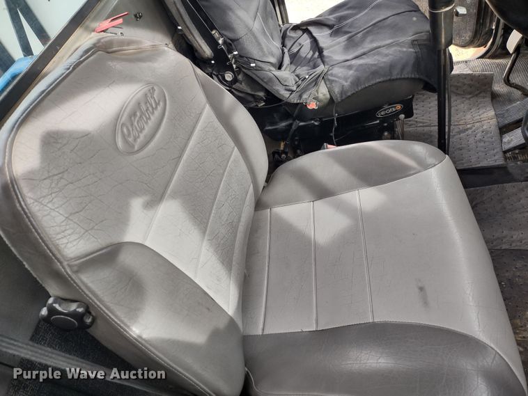 image for item DR8240 2006 Peterbilt 335 utility / service truck