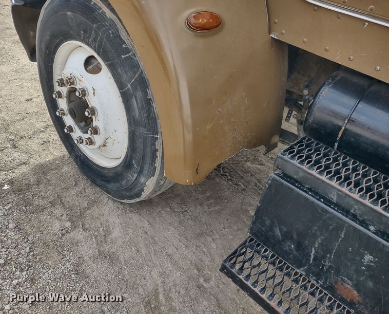 image for item DR8240 2006 Peterbilt 335 utility / service truck