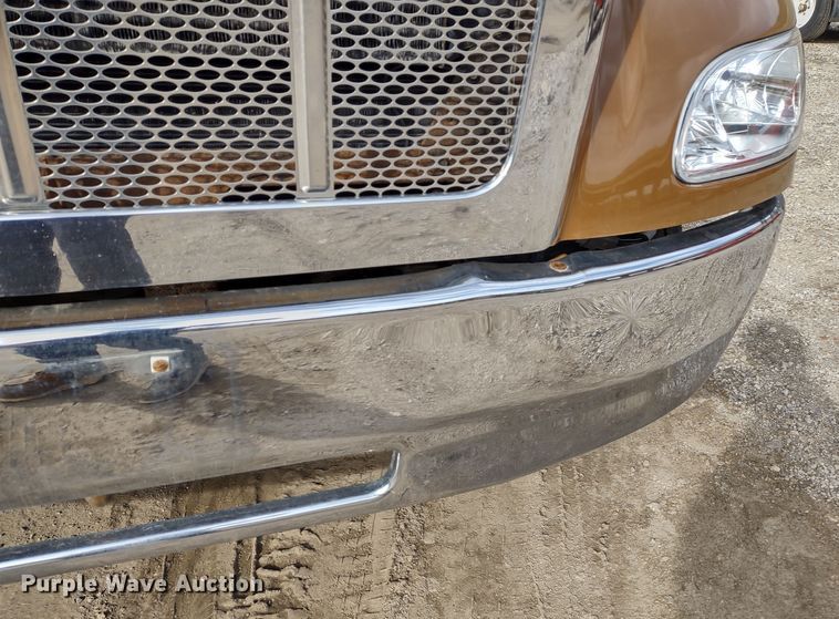 image for item DR8240 2006 Peterbilt 335 utility / service truck