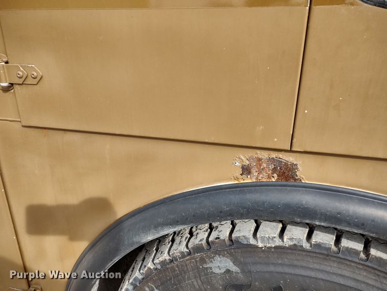 image for item DR8240 2006 Peterbilt 335 utility / service truck