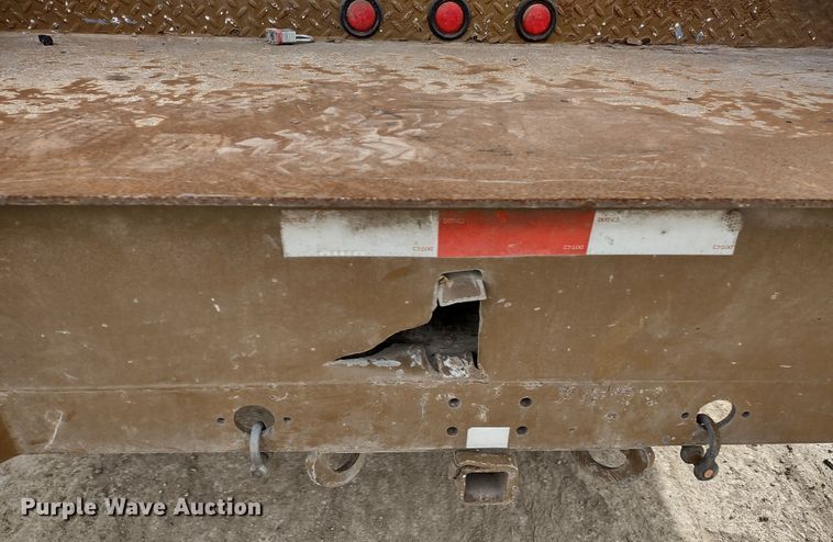 image for item DR8240 2006 Peterbilt 335 utility / service truck