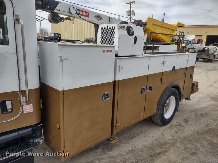 image for item DR8240 2006 Peterbilt 335 utility / service truck