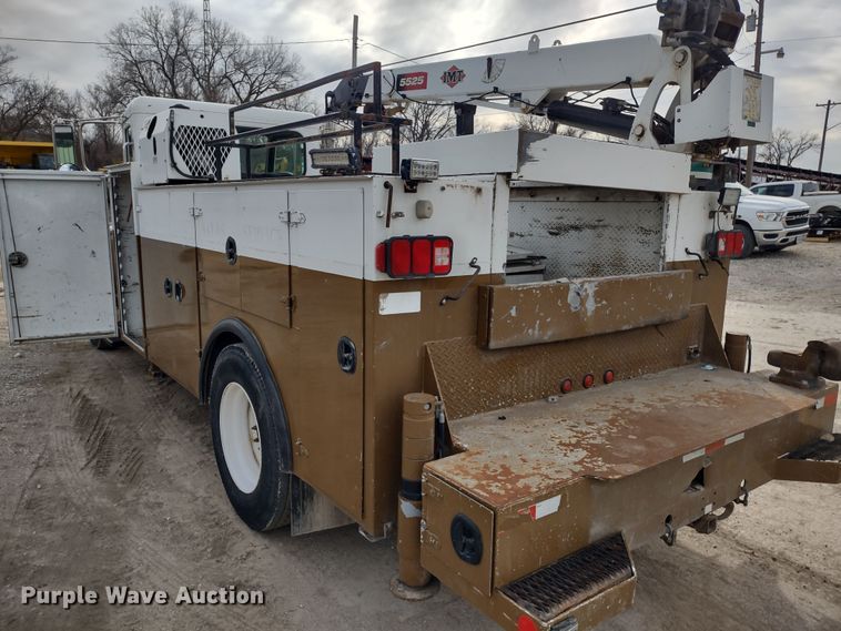 image for item DR8240 2006 Peterbilt 335 utility / service truck