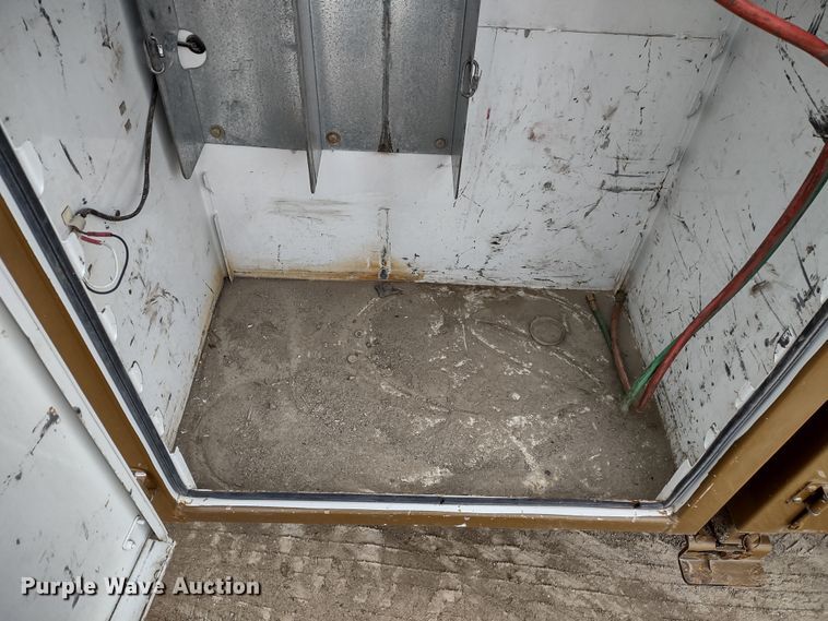 image for item DR8240 2006 Peterbilt 335 utility / service truck