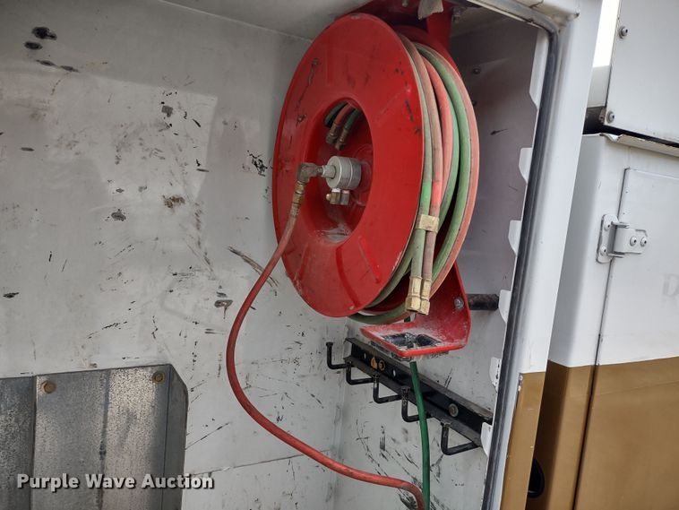 image for item DR8240 2006 Peterbilt 335 utility / service truck